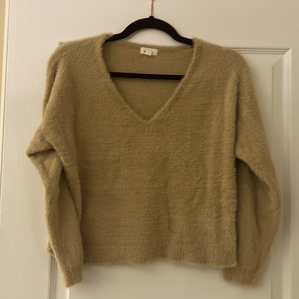 Debut extra fuzzy and SOFT long sleeve sweater.